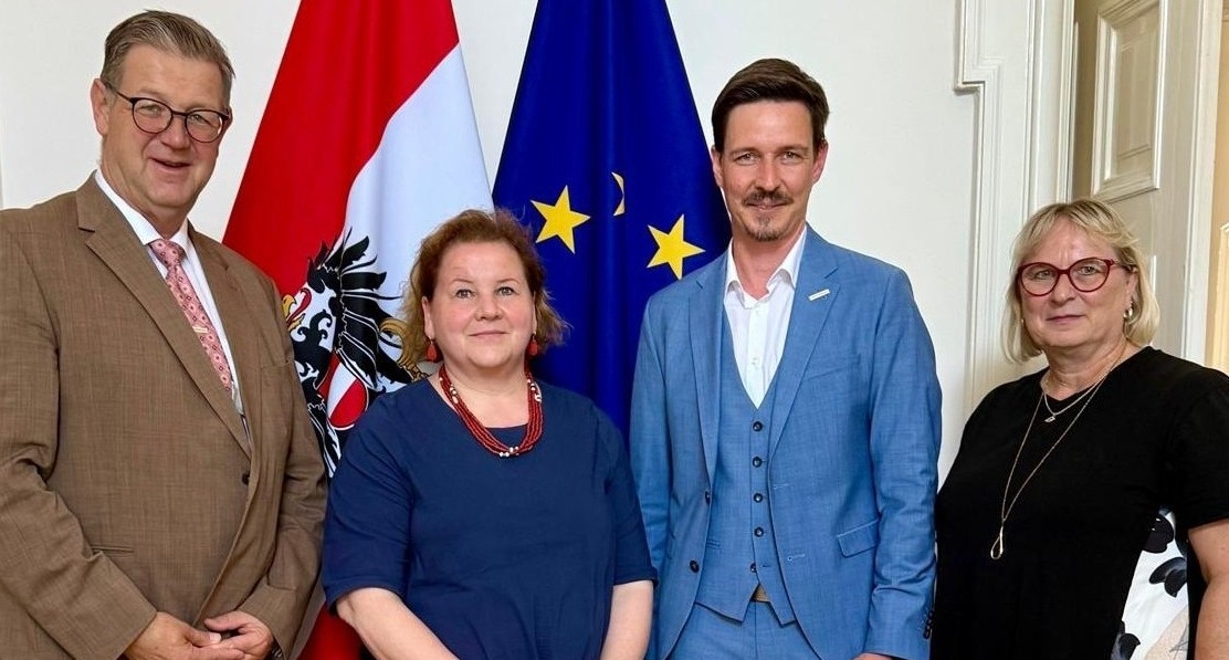 Presseaussendung: Bundesministerin Korinna Schumann schätzt Expertise aus der Praxis